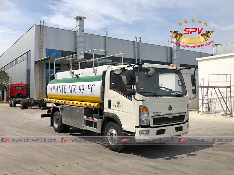 8,000 Litres Fuel Tanker Sinotruk - RF